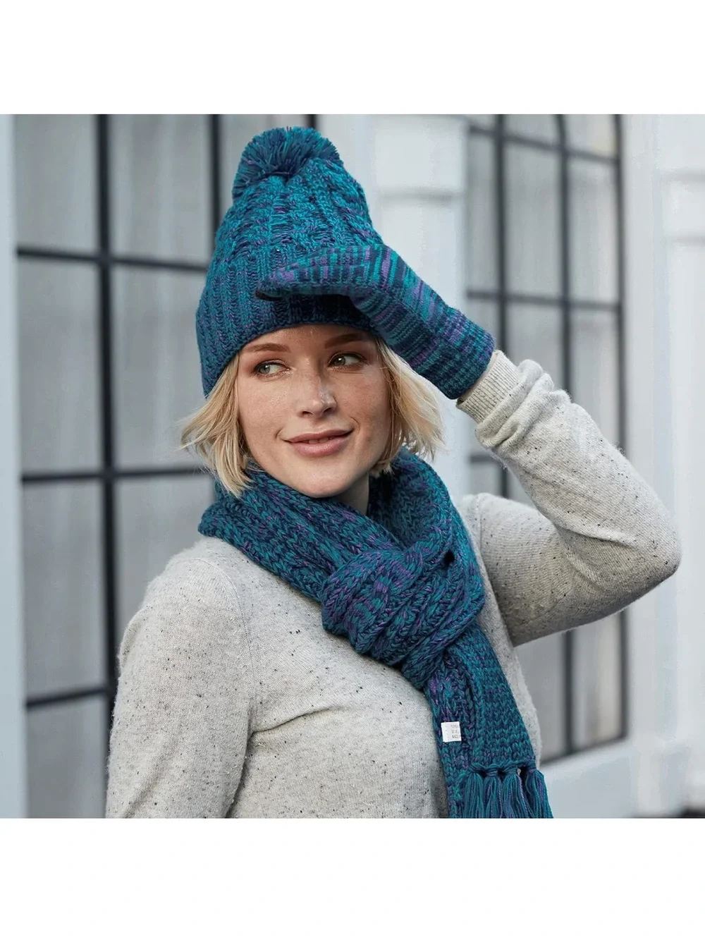 NEW  3 Piece winter accessories, set Hat, Gloves and Scarf Set.   Women’s Gifts